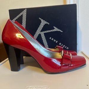 Anne Klein red patent leather heels 9M